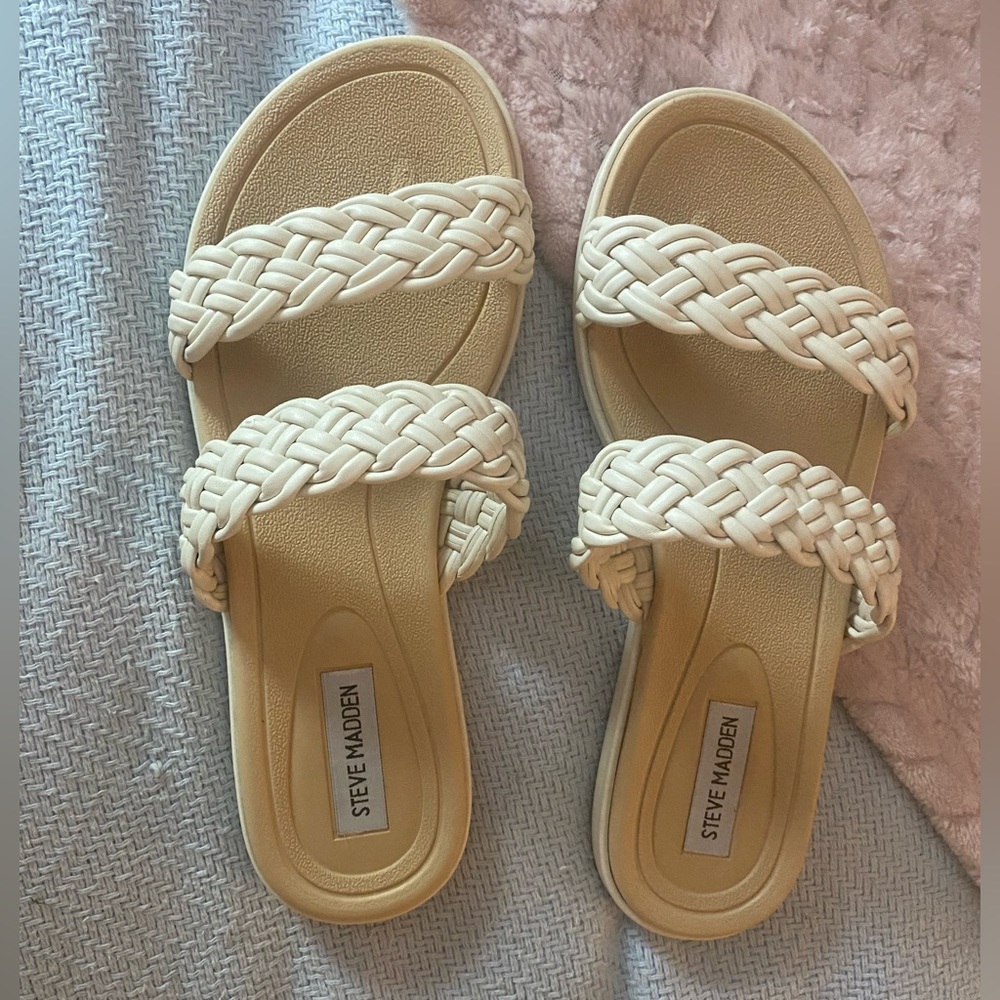 These sandals are so perfect for summer events!!